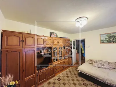 Apartament 3 camere,  zona Cedonia, cu balcon, la cheie - foto 2