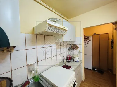 Apartament 3 camere,  zona Cedonia, cu balcon, la cheie - foto 19