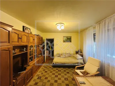 Apartament 3 camere,  zona Cedonia, cu balcon, la cheie - foto 3