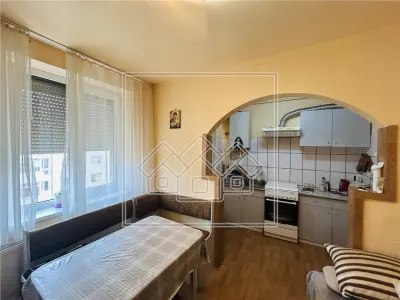 Apartament 3 camere,  zona Cedonia, cu balcon, la cheie - foto 9