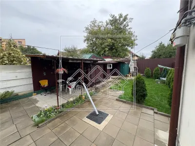 Apartament la casa cu 4 camere, balcon si curte - zona Lazaret - foto 13