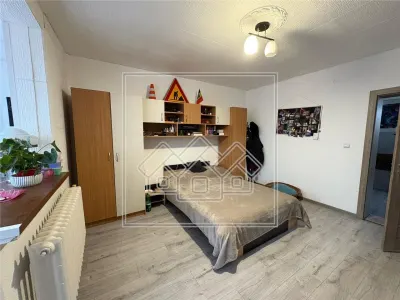 Apartament la casa cu 4 camere, balcon si curte - zona Lazaret - foto 17