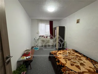 Apartament la casa cu 4 camere, balcon si curte - zona Lazaret - foto 19