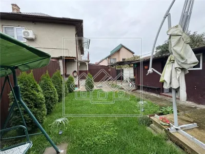 Apartament la casa cu 4 camere, balcon si curte - zona Lazaret - foto 4