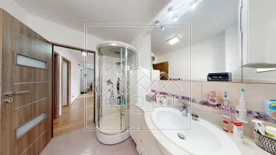 Ap. 3 camere, terasa de 12 mp, decomandat, 74 mp utili, pret bun - foto 13