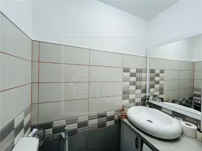 Apartament cu 3 camere, balcon, pivnita - Zona Mihai Viteazu - foto 13