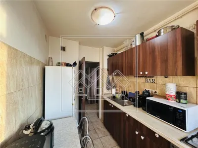 Apartament 3 camere, balcon, pivnita - etaj 7/10 - Zona Mihai Viteazu - foto 14