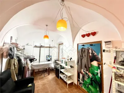 Spatiu comercial de vanzare, 56,34 mp, vad pietonal si acces din strada - Centrul Sibiului - foto 4