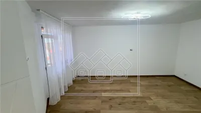 Apartament 2 camere, renovat, parcare, decomandat, etaj intermediar - foto 5