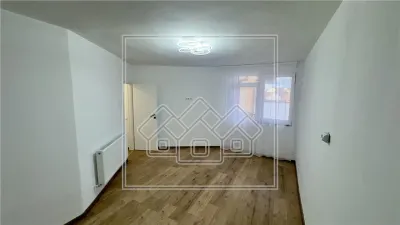Apartament 2 camere, renovat, parcare, decomandat, etaj intermediar - foto 7
