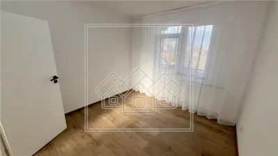 Apartament 2 camere, renovat, parcare, decomandat, etaj intermediar - foto 10
