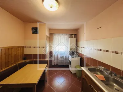 Ap decomandat, 3 camere, 2 balcoane - Zona Turnisor - foto 2
