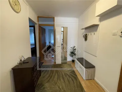 Apartament spatios cu 3 camere, Str. Scoala de Inot - foto 3