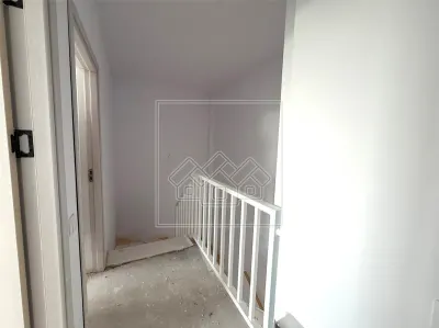 Apartament de vanzare 4 camere etaj 3/3 - 76 mp + 8 balcon- zona Turnisor - foto 2