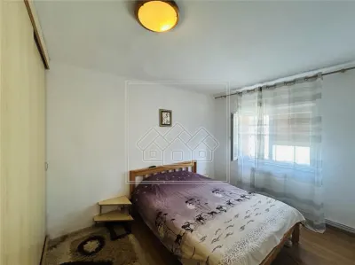 Ap decomandat, 4 camere, balcon - Zona Mihai Viteazu - foto 1