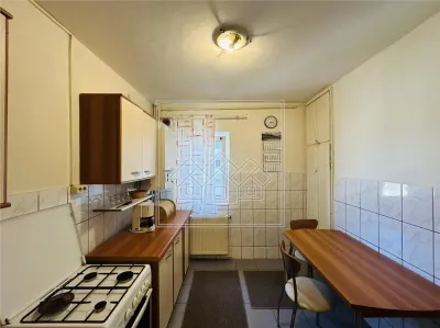 Apartament decomandat, 3 camere, 2 bai, balcon, etaj5/7 - Terezian - foto 2