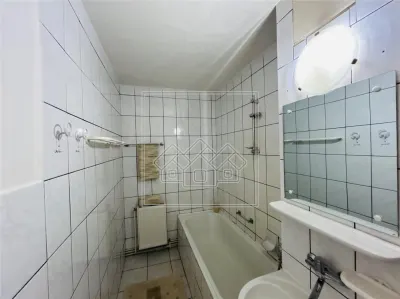 Apartament decomandat, 3 camere, 2 bai, balcon, etaj5/7 - Terezian - foto 12
