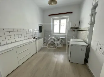 Apartament la vila, 4 camere, 156.5 mp | Garaj | Zona Centrala Sibiu - foto 2