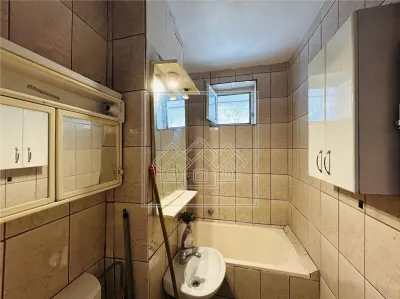 Ap cu 2 camere, balcon - Zona Cedonia - foto 9
