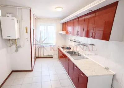 Apartament 4 camere etaj1, Carpaților, intrare Răcădău - Brasov