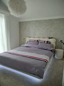 Vanzare casa 4 camere ,2 bai , garaj ,mobilata , utilata la cheie ,Bartolomeu - foto 5