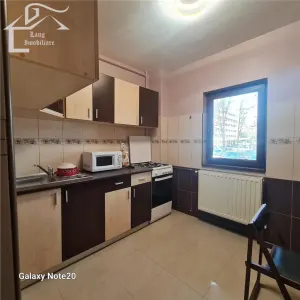 DE INCHIRIAT 3 CAMERE ZONA SPITAL - foto 4