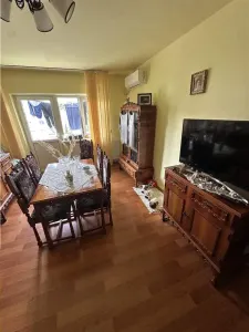 Decomandat cu 2 bai si 2 balcoane la etaj 3 - foto 5