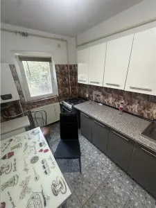 Decomandat pe 2 parti cu centrala langa Posta - foto 3