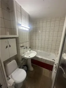 Decomandat pe 2 parti cu centrala langa Posta - foto 5