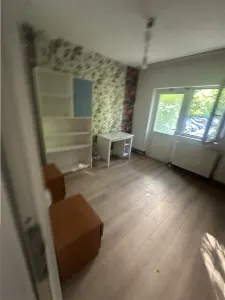 Decomandat pe 2 parti cu centrala langa Posta - foto 6