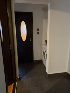 Decomandat, etaj 3 cu 2 bai si 2 balcoane in bloc anvelopat - foto 4