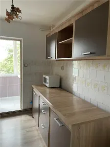 Decomandat la etajul 1 cu centrala propie - foto 4