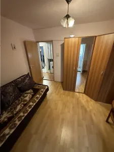 Decomandat cu 2 bai si 2 balcoane la etajul 1 bloc izolat - foto 3