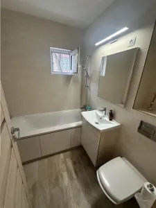 Decomandat cu 2 băi, mobilat, renovat complet - foto 4