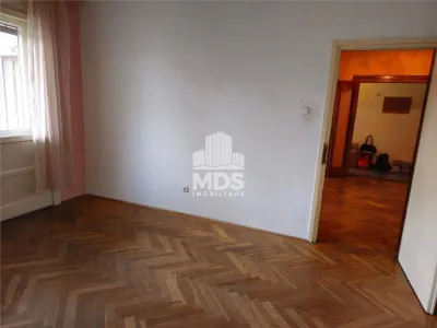 Apartament cu 4 camere cu 2 bai, ultracentral - foto 2