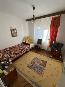3 camere decomandat cu 2 bai centrala bloc mansardat cu loc de parcare - foto 3