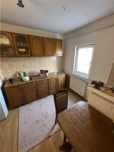3 camere decomandat cu 2 bai centrala bloc mansardat cu loc de parcare - foto 9