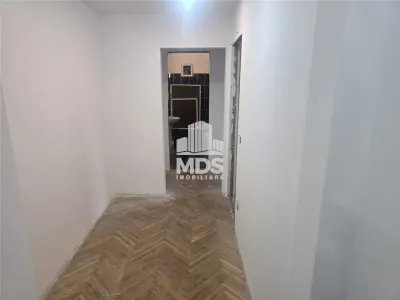 Decomandat cu 2 bai la etajul 2, proaspat renovat - foto 13
