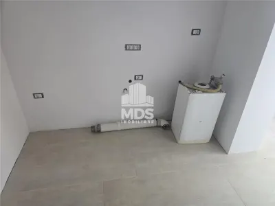 Decomandat cu 2 bai la etajul 2, proaspat renovat - foto 14