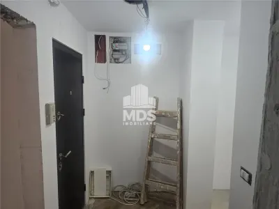 Decomandat cu 2 bai la etajul 2, proaspat renovat - foto 17
