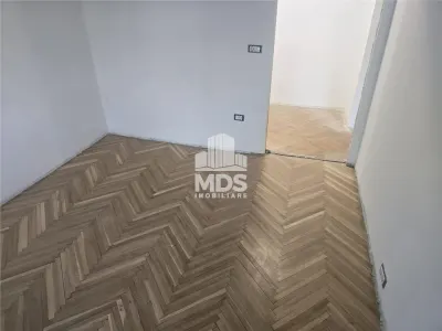 Decomandat cu 2 bai la etajul 2, proaspat renovat - foto 21