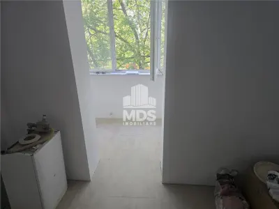 Decomandat cu 2 bai la etajul 2, proaspat renovat - foto 10