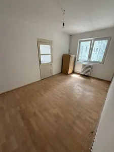 2 camere la etaj 2 linga piata Doina - foto 4