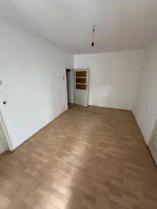 2 camere la etaj 2 linga piata Doina - foto 6
