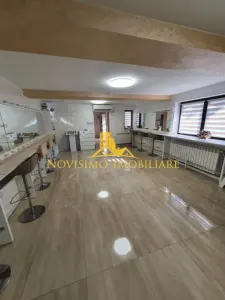 SPATIU COMERCIAL DE INCHIRIAT IN  ZONA CENTRALA - foto 2
