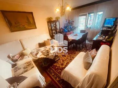 Apartament 3 camere, decomandat, etaj intermediar - foto 2
