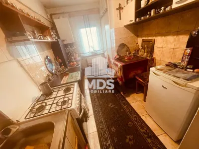 Apartament 3 camere, decomandat, etaj intermediar - foto 5