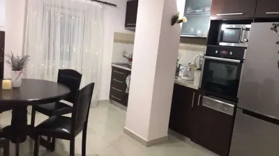 Apartament 2 camere, decomandat, parter, zona Aradului - foto 2