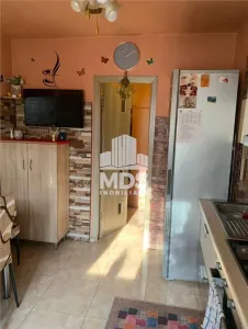 Decomandat, mobilat si utilat cu 2 bai si 2 balcoane la etajul 3 - foto 2