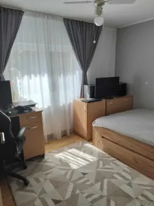 Mobilat si utilat la etajul 2, modificat in 3 camere - foto 2